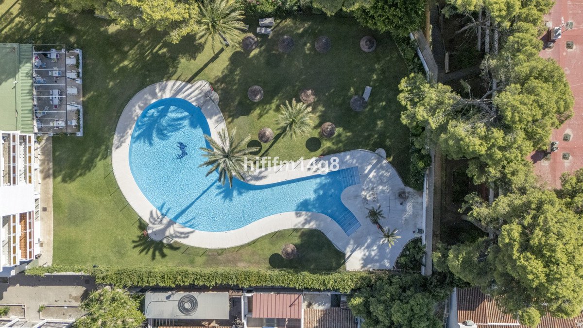 2 Bed Middle Floor Apartment in Nueva Andalucía