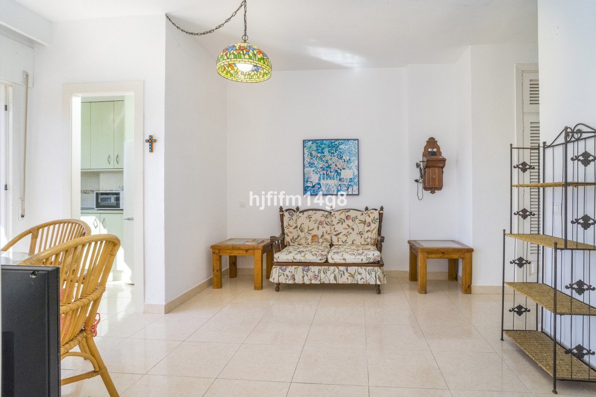 2 Bed Middle Floor Apartment in Nueva Andalucía
