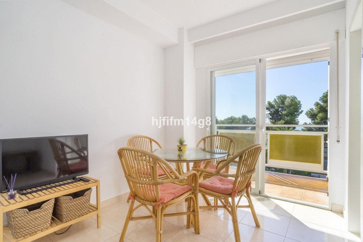 2 Bed Middle Floor Apartment in Nueva Andalucía