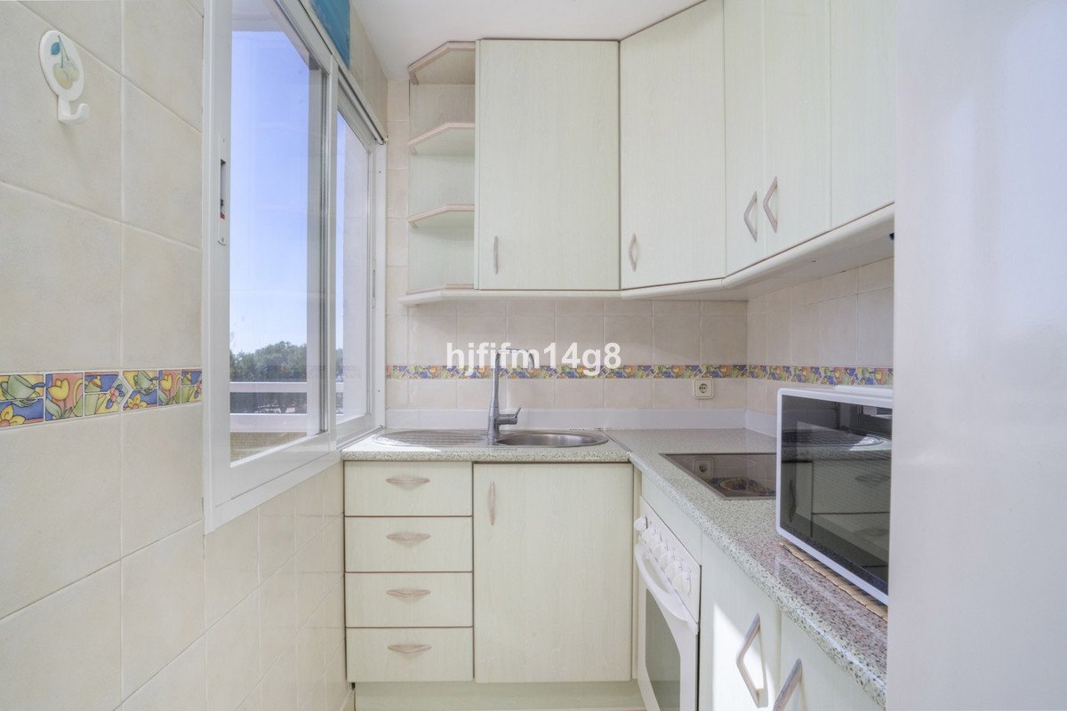 2 Bed Middle Floor Apartment in Nueva Andalucía