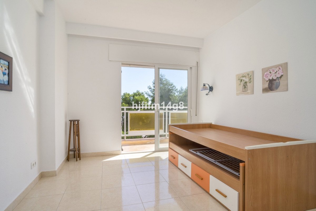 2 Bed Middle Floor Apartment in Nueva Andalucía