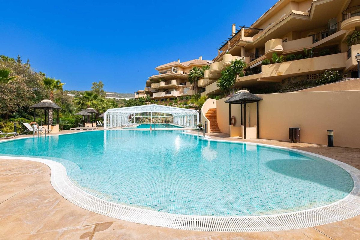 2 Bed Middle Floor Apartment in Nueva Andalucía