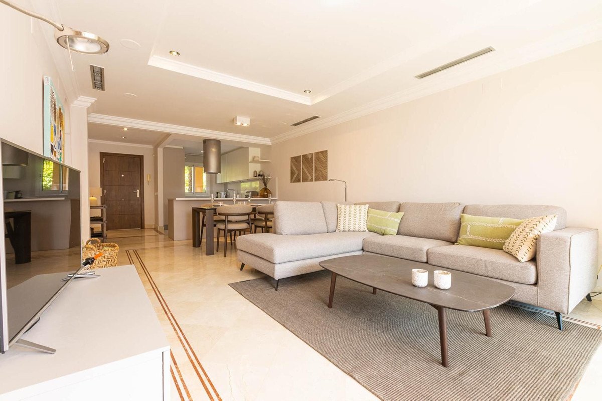 2 Bed Middle Floor Apartment in Nueva Andalucía