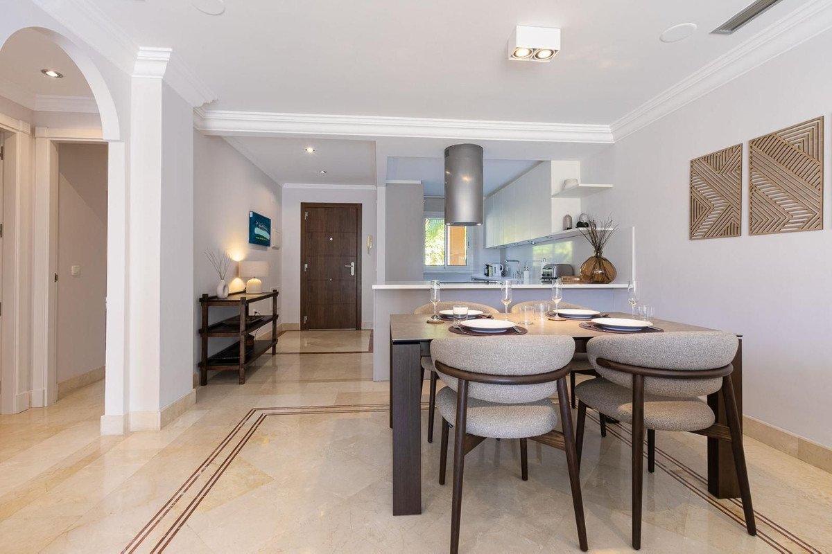 2 Bed Middle Floor Apartment in Nueva Andalucía