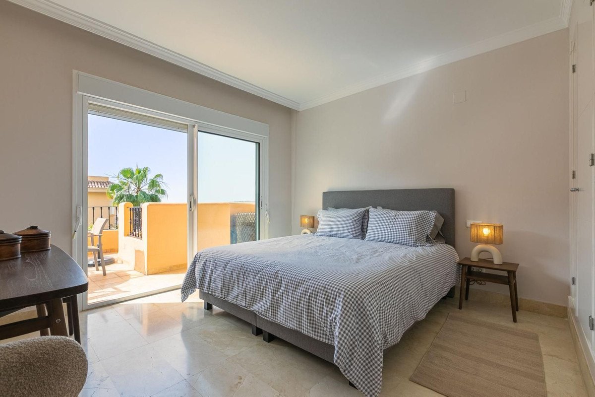 2 Bed Middle Floor Apartment in Nueva Andalucía