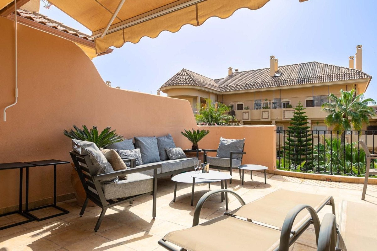 2 Bed Middle Floor Apartment in Nueva Andalucía