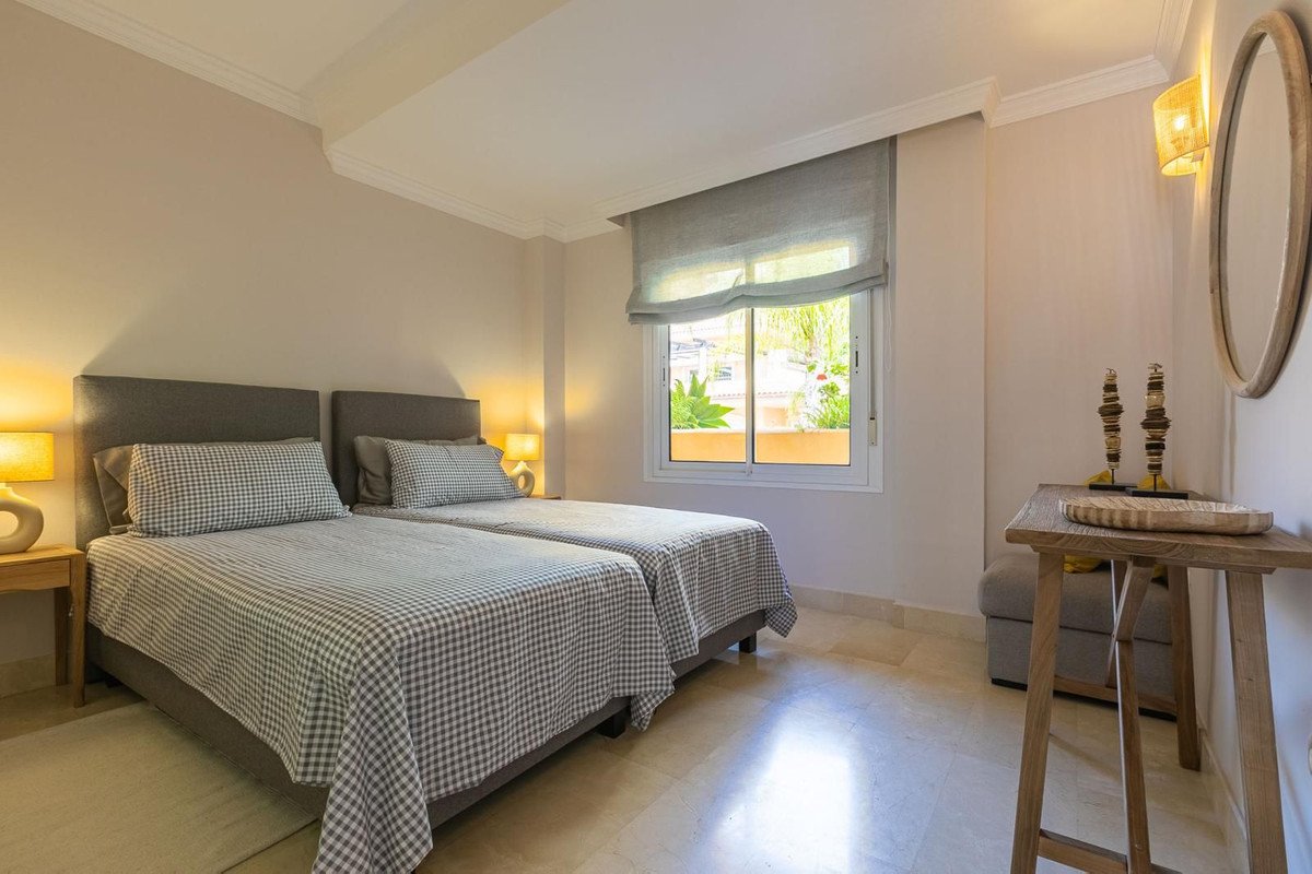 2 Bed Middle Floor Apartment in Nueva Andalucía