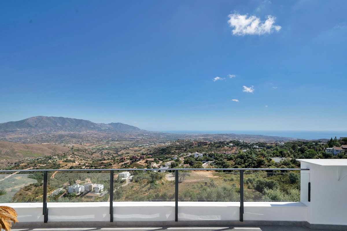 3 Bed Semi-Detached House in La Mairena