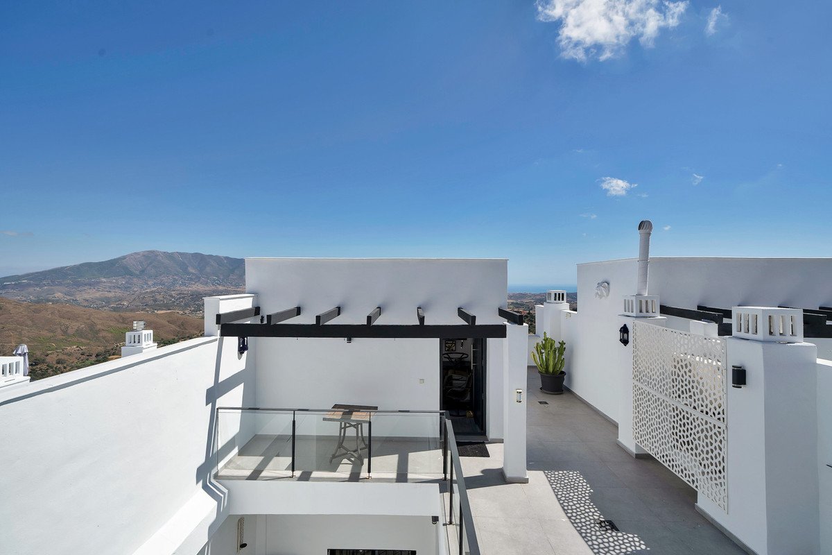3 Bed Semi-Detached House in La Mairena