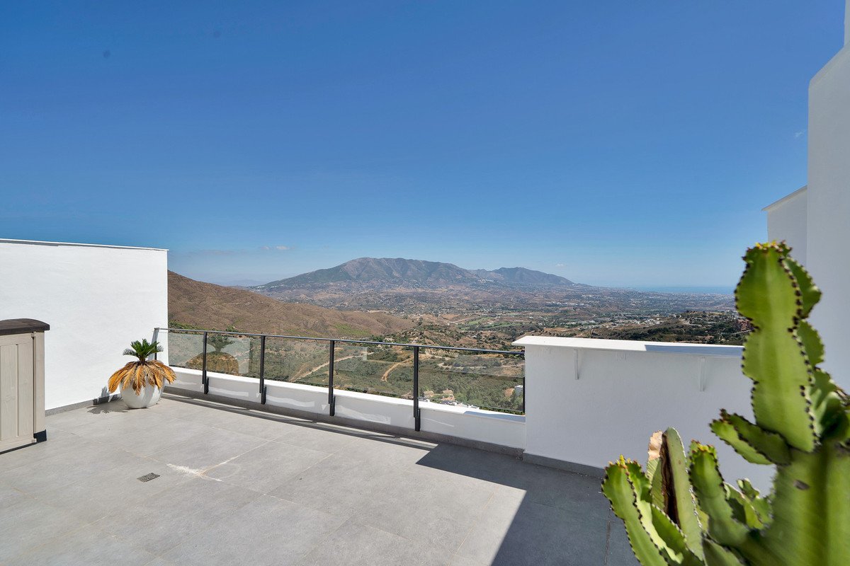 3 Bed Semi-Detached House in La Mairena