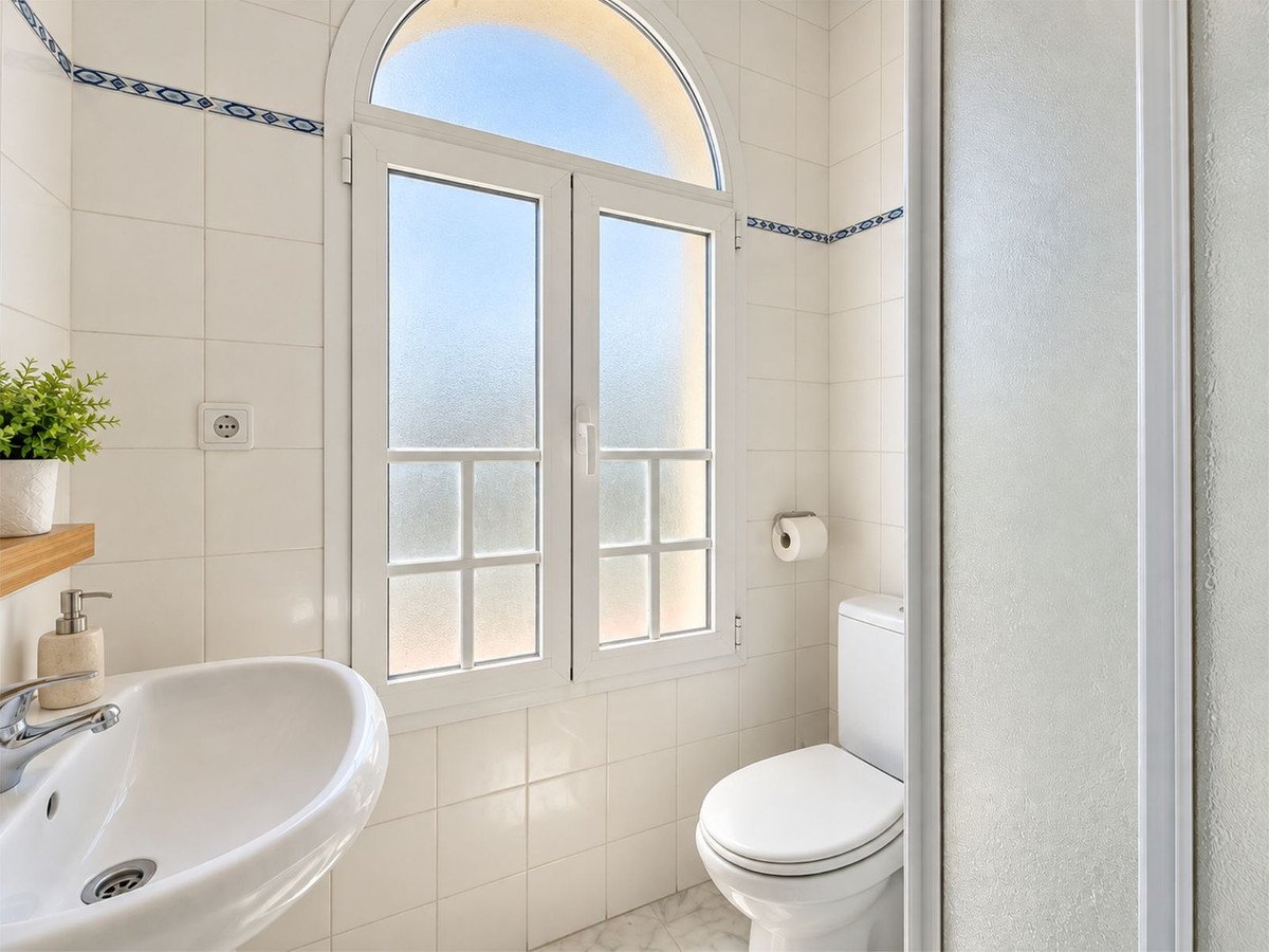 2 Bed Middle Floor Apartment in Puerto de Cabopino