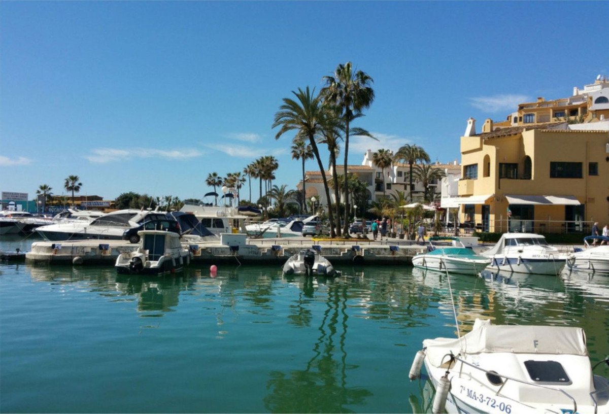 2 Bed Middle Floor Apartment in Puerto de Cabopino