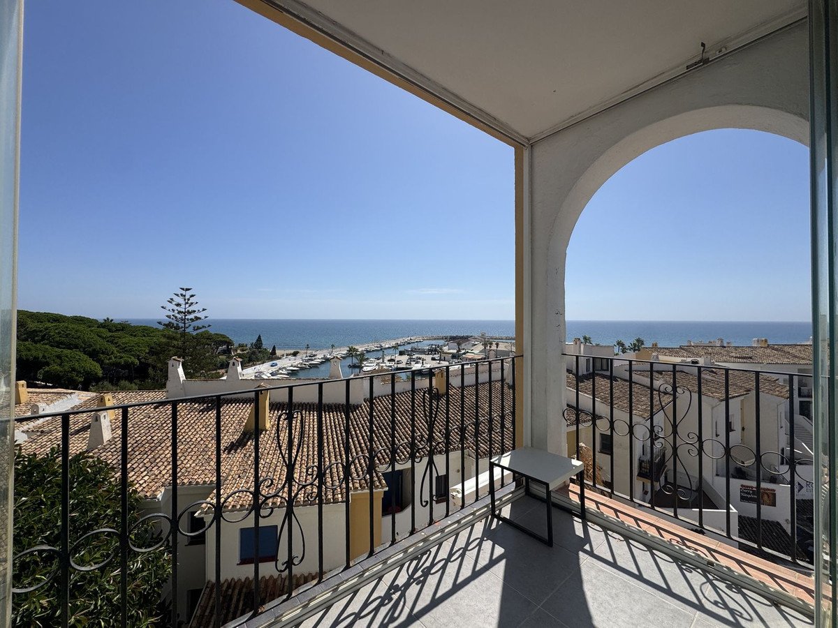2 Bed Middle Floor Apartment in Puerto de Cabopino