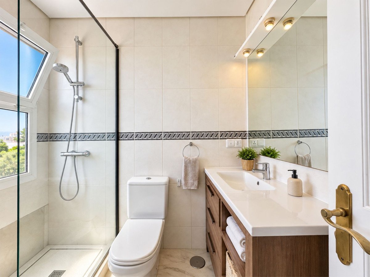 2 Bed Middle Floor Apartment in Puerto de Cabopino
