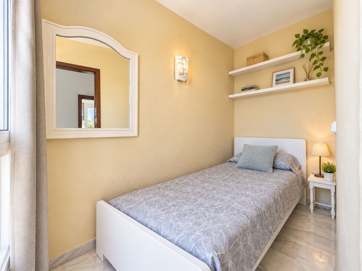 2 Bed Middle Floor Apartment in Puerto de Cabopino
