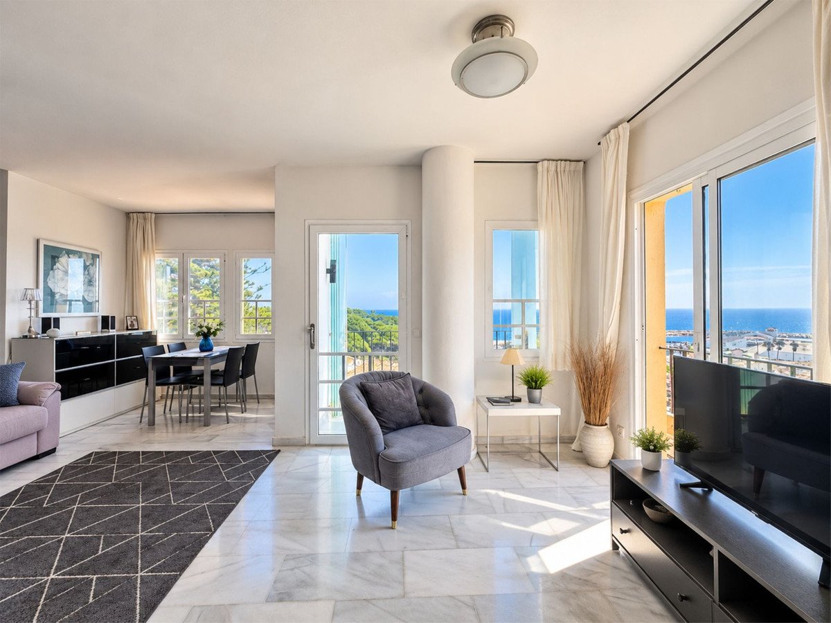 2 Bed Middle Floor Apartment in Puerto de Cabopino