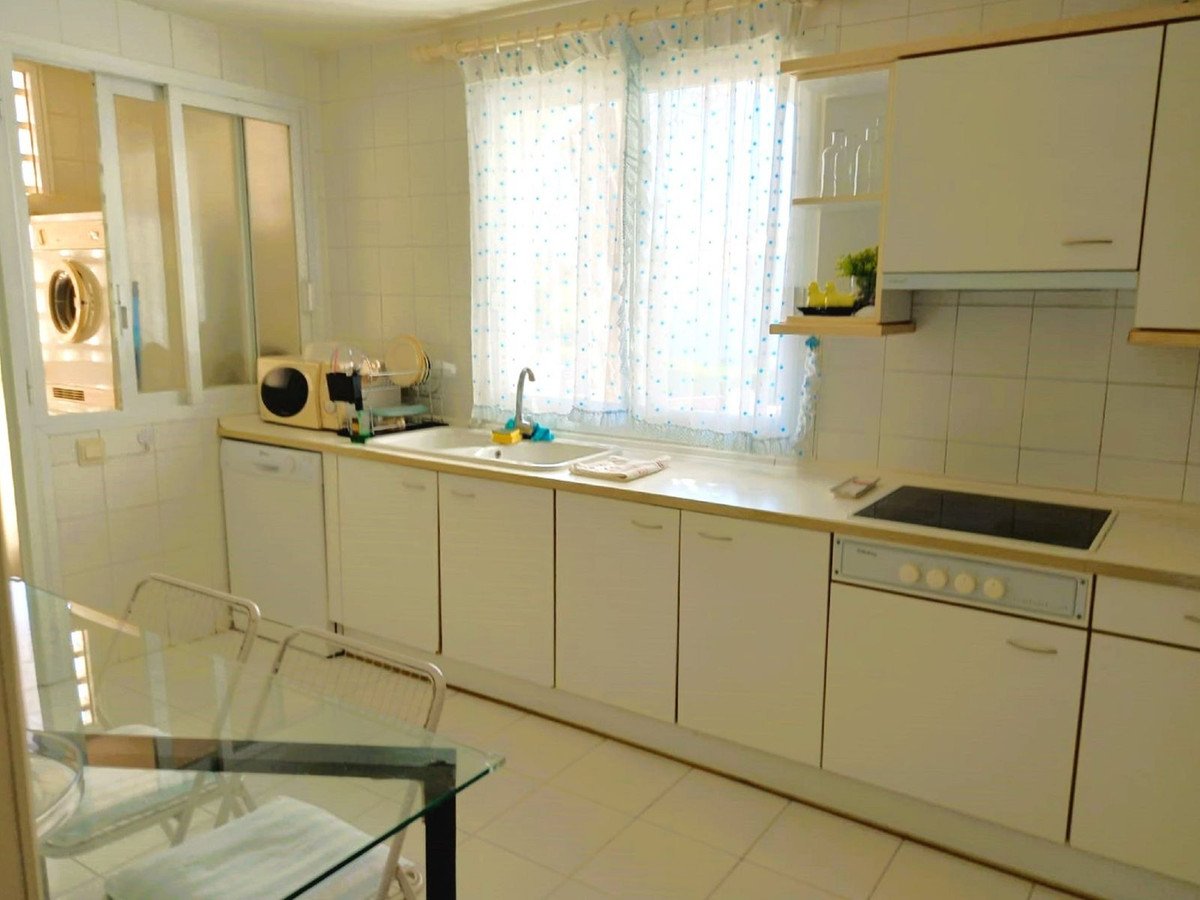 3 Bed Middle Floor Apartment in Guadalmina Baja