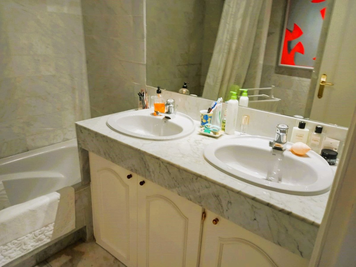 3 Bed Middle Floor Apartment in Guadalmina Baja