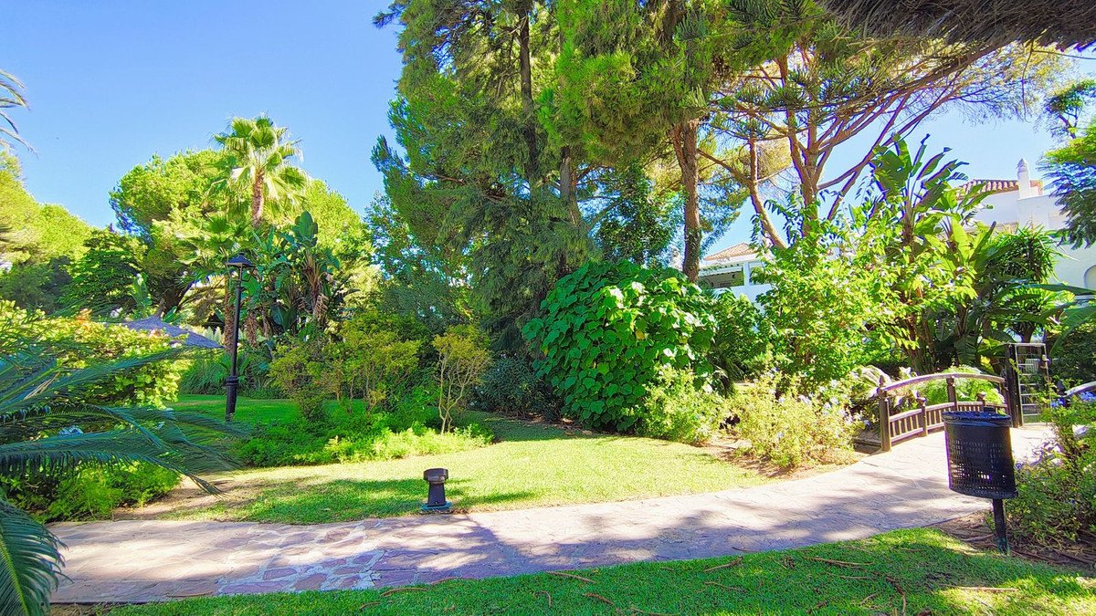 3 Bed Middle Floor Apartment in Guadalmina Baja