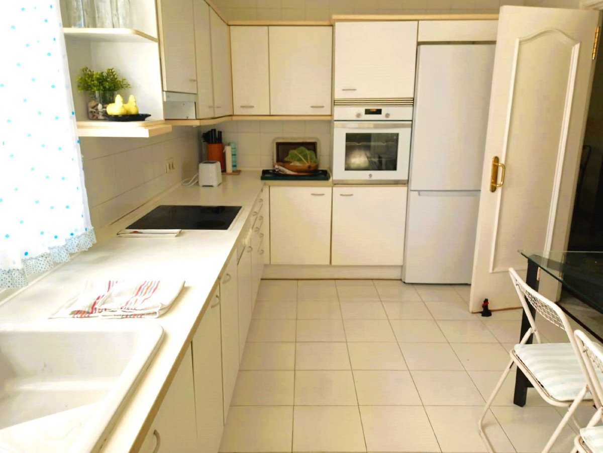 3 Bed Middle Floor Apartment in Guadalmina Baja