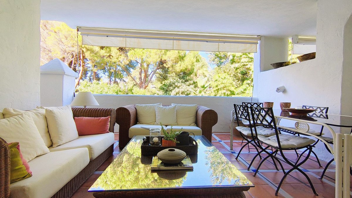 3 Bed Middle Floor Apartment in Guadalmina Baja