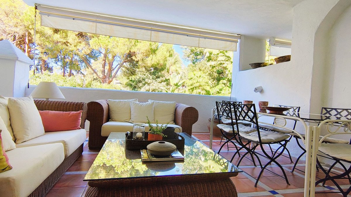 3 Bed Middle Floor Apartment in Guadalmina Baja