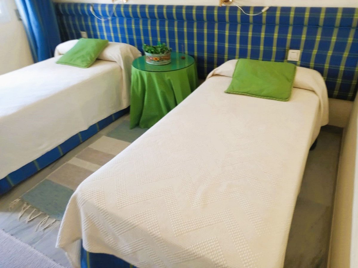 3 Bed Middle Floor Apartment in Guadalmina Baja