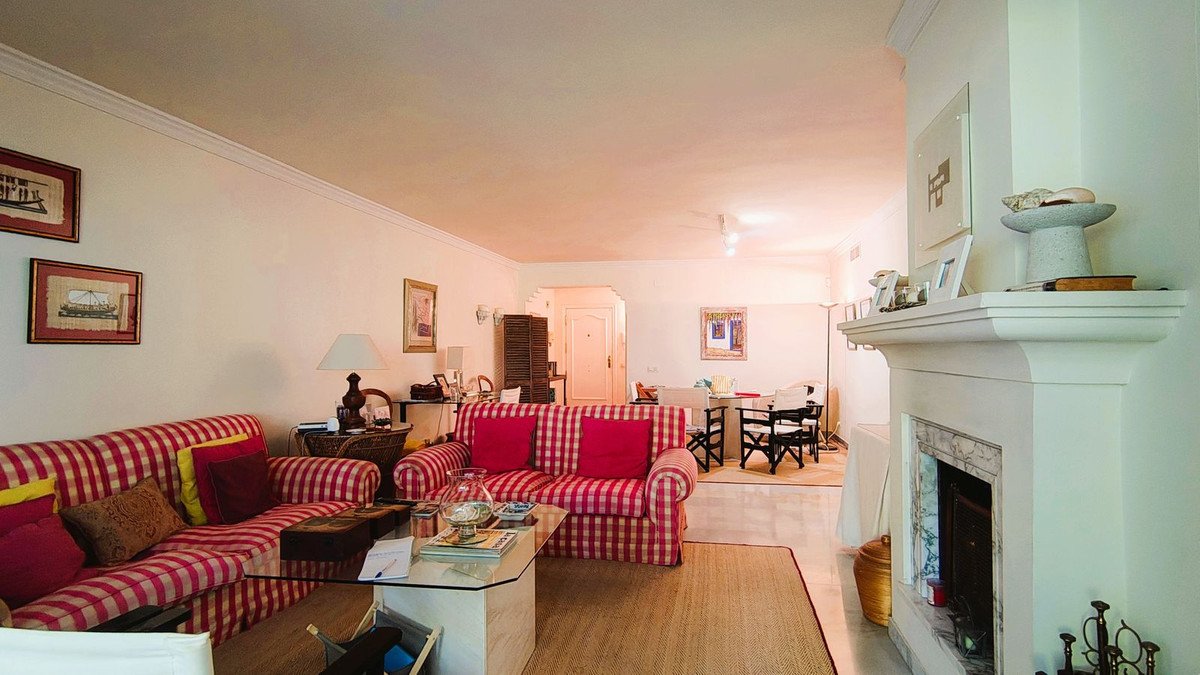 3 Bed Middle Floor Apartment in Guadalmina Baja