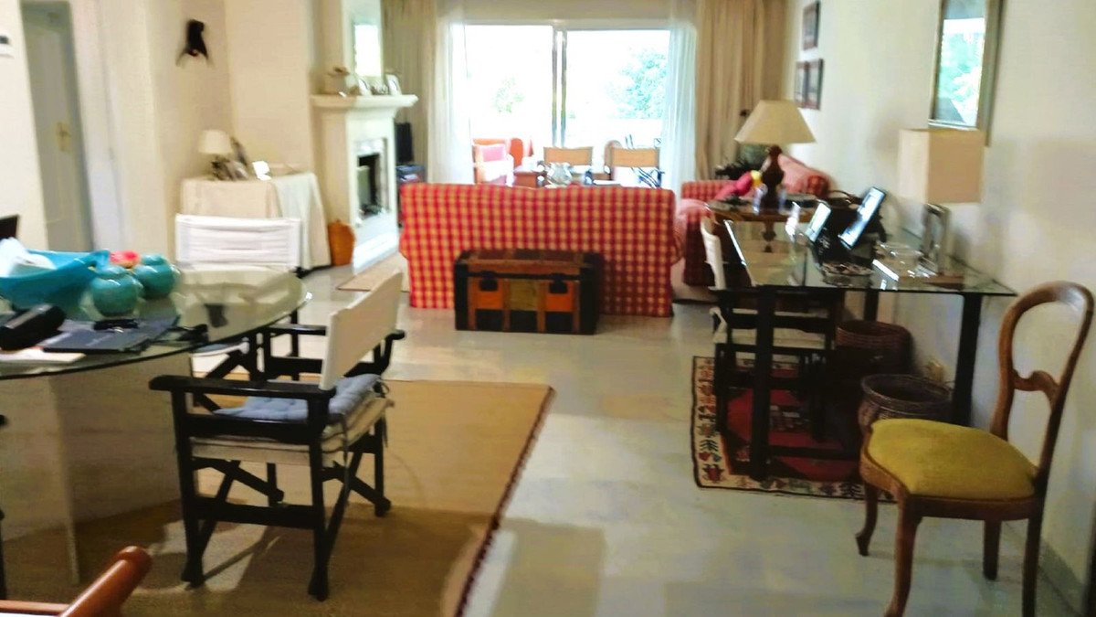 3 Bed Middle Floor Apartment in Guadalmina Baja