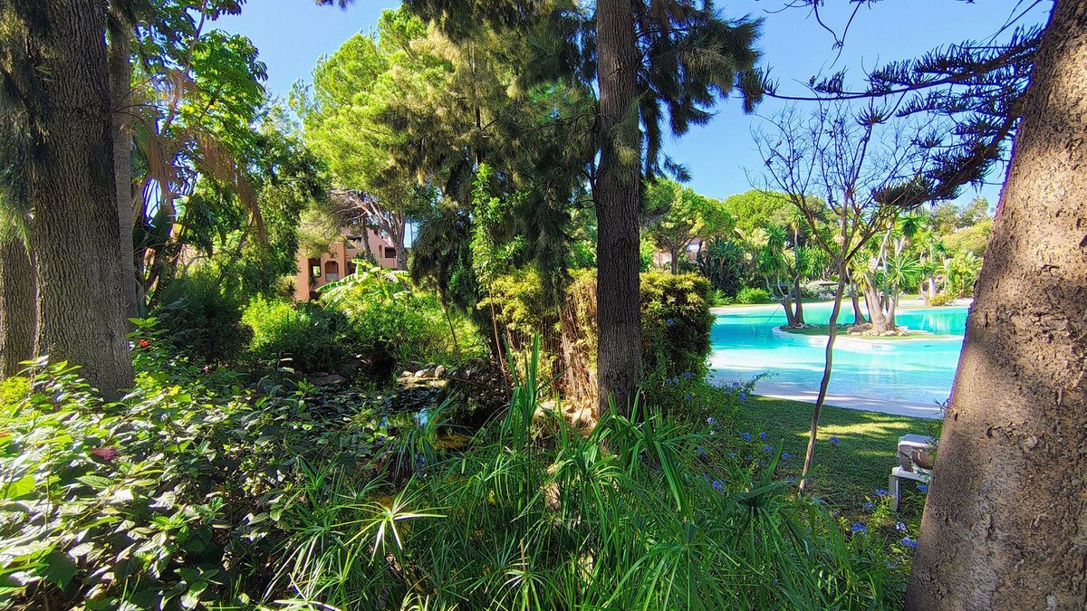 3 Bed Middle Floor Apartment in Guadalmina Baja