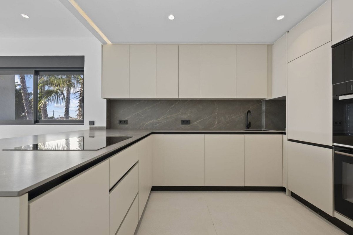 3 Bed Penthouse Duplex in El Paraiso