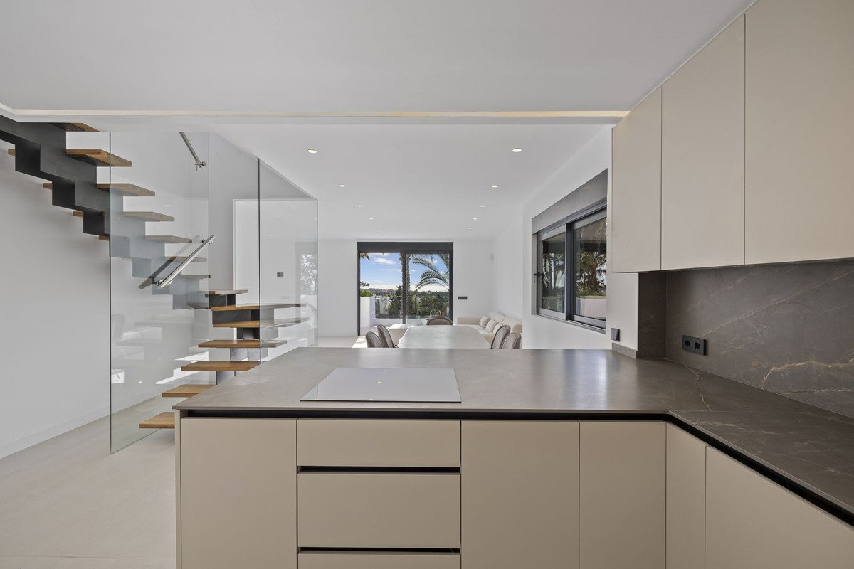 3 Bed Penthouse Duplex in El Paraiso