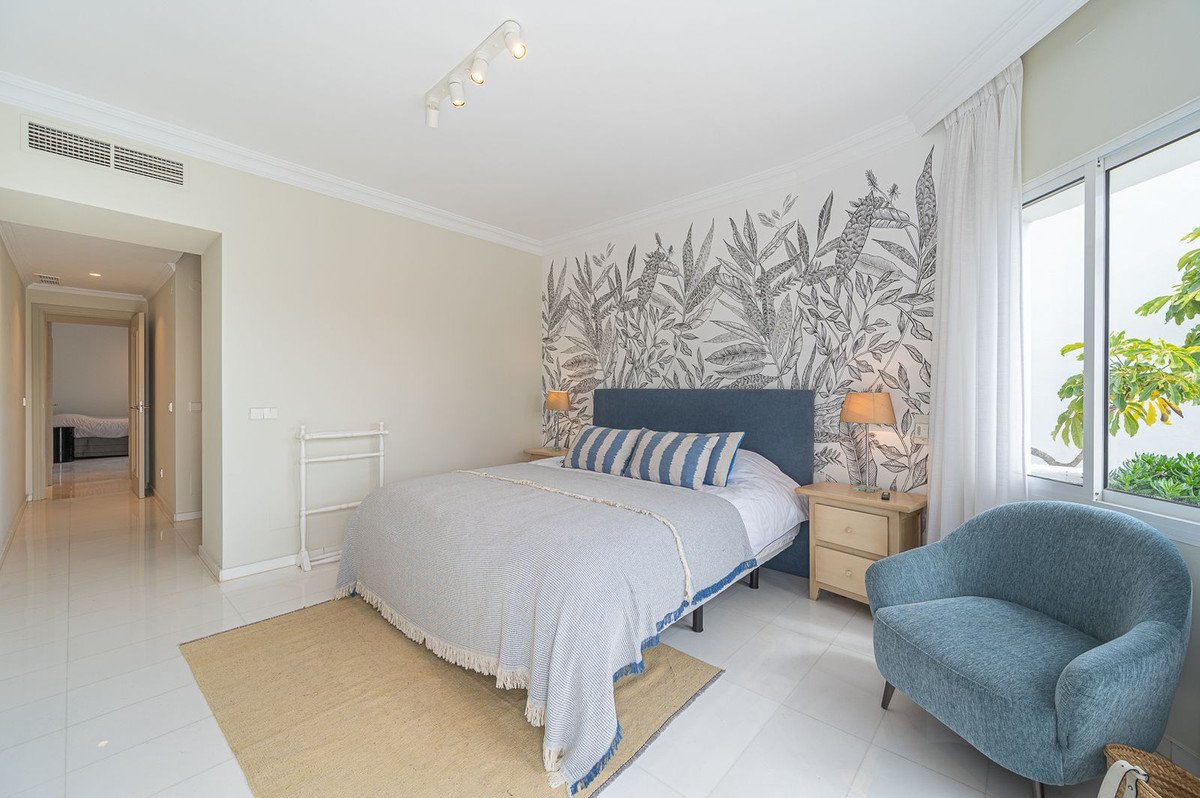 2 Bed Middle Floor Apartment in The Golden Mile