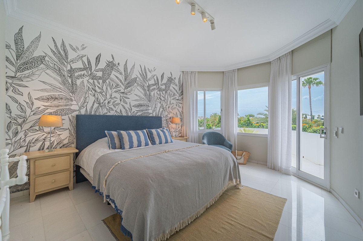2 Bed Middle Floor Apartment in The Golden Mile