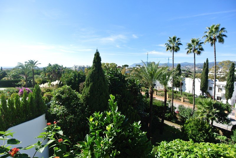2 Bed Middle Floor Apartment in The Golden Mile