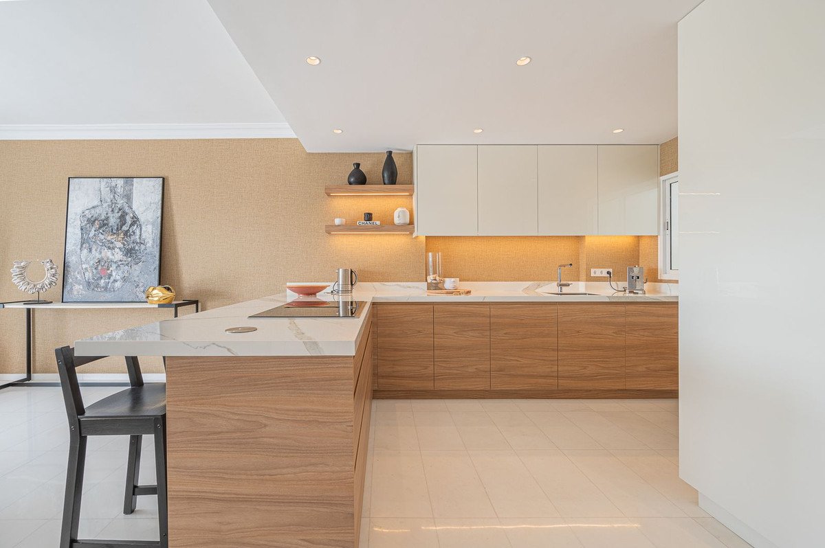 2 Bed Middle Floor Apartment in The Golden Mile