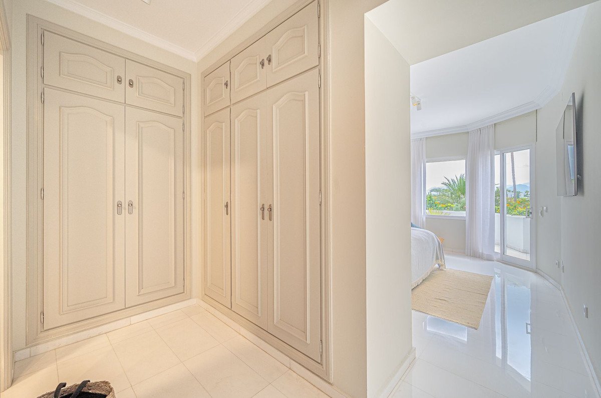 2 Bed Middle Floor Apartment in The Golden Mile