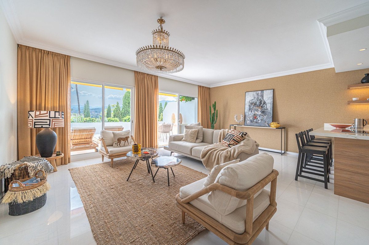 2 Bed Middle Floor Apartment in The Golden Mile