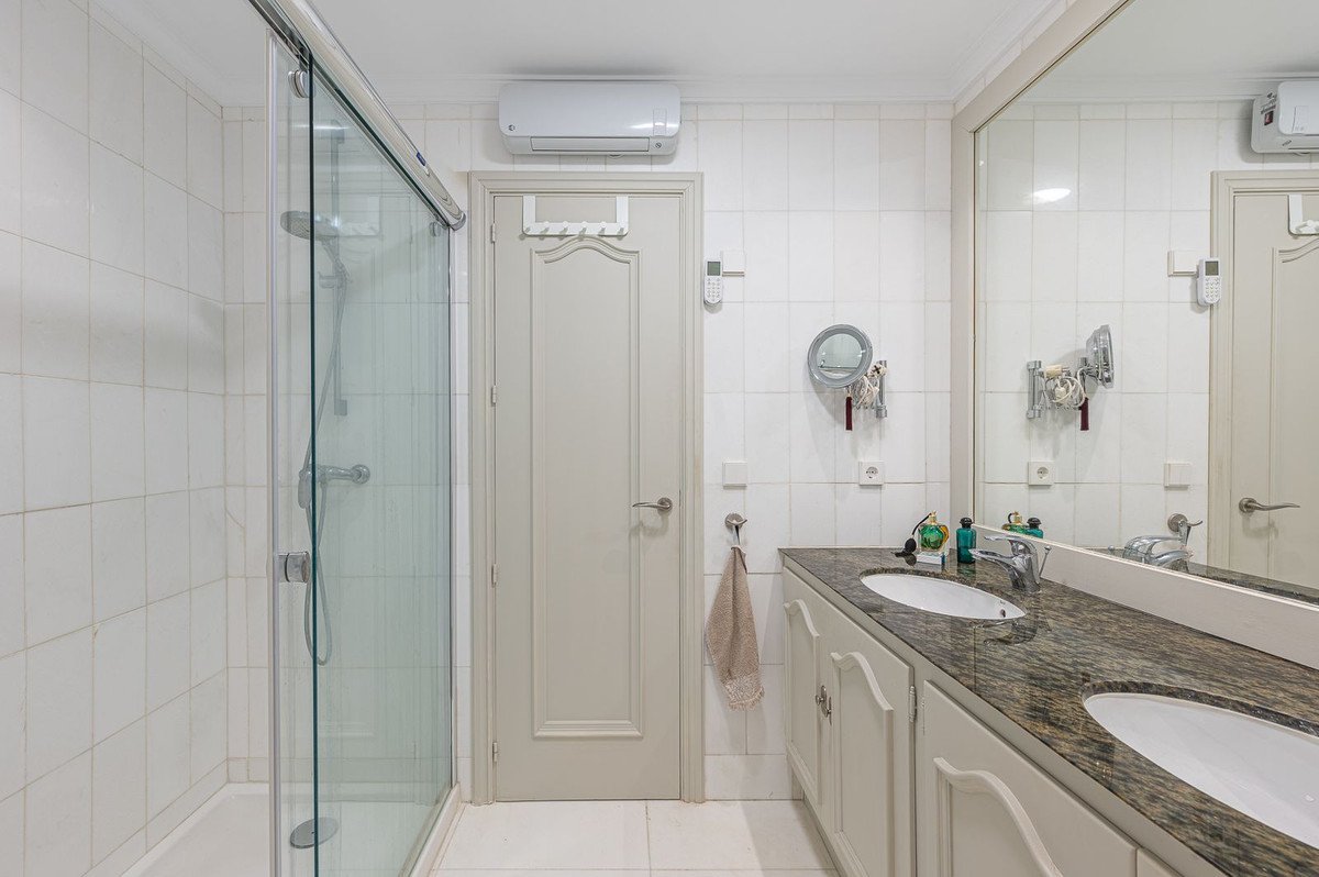 2 Bed Middle Floor Apartment in The Golden Mile