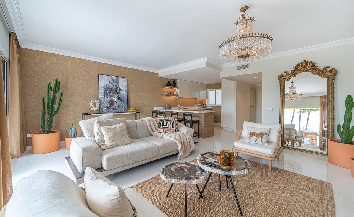 2 Bed Middle Floor Apartment in The Golden Mile