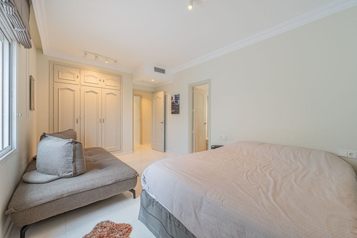 2 Bed Middle Floor Apartment in The Golden Mile
