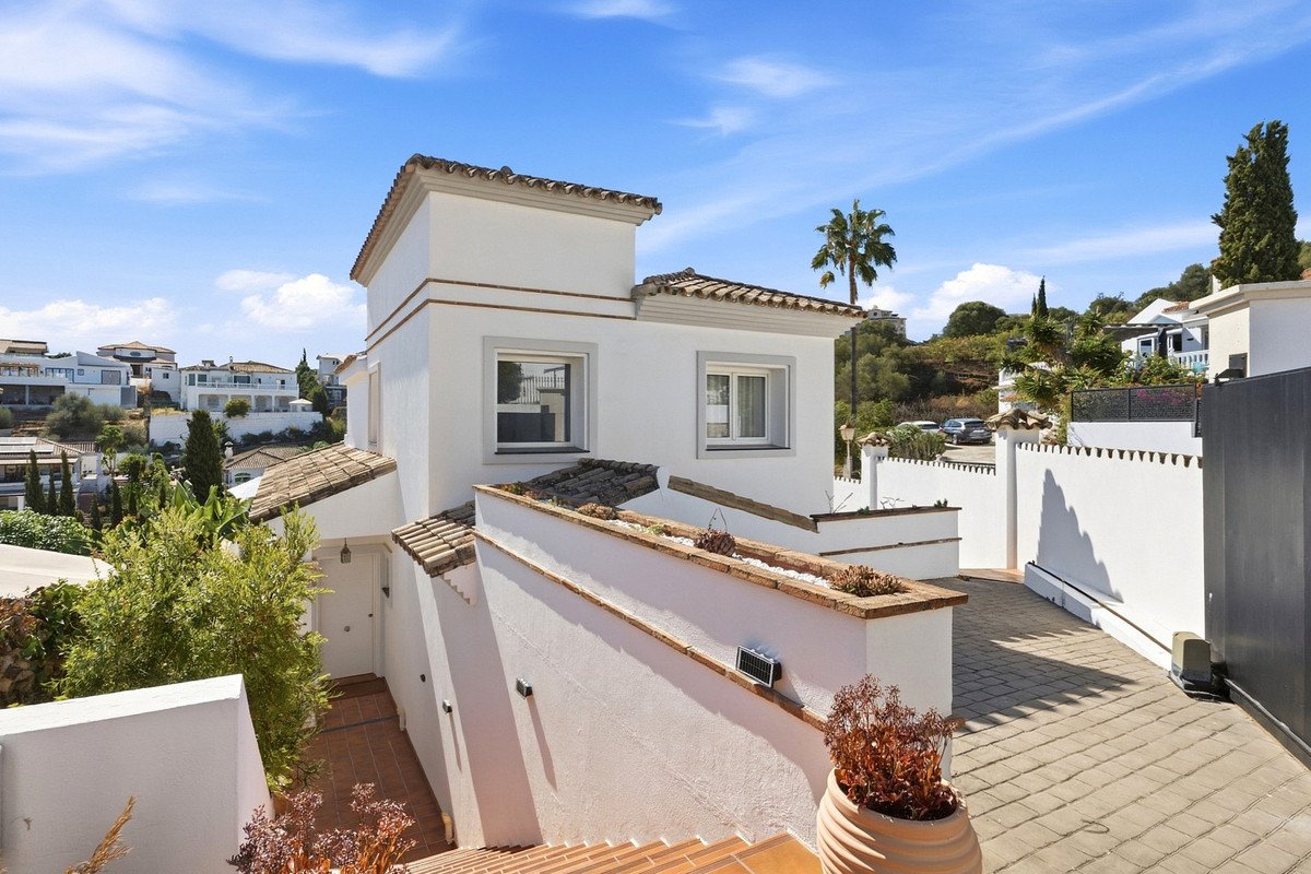4 Bed Detached Villa in Cerros del Aguila