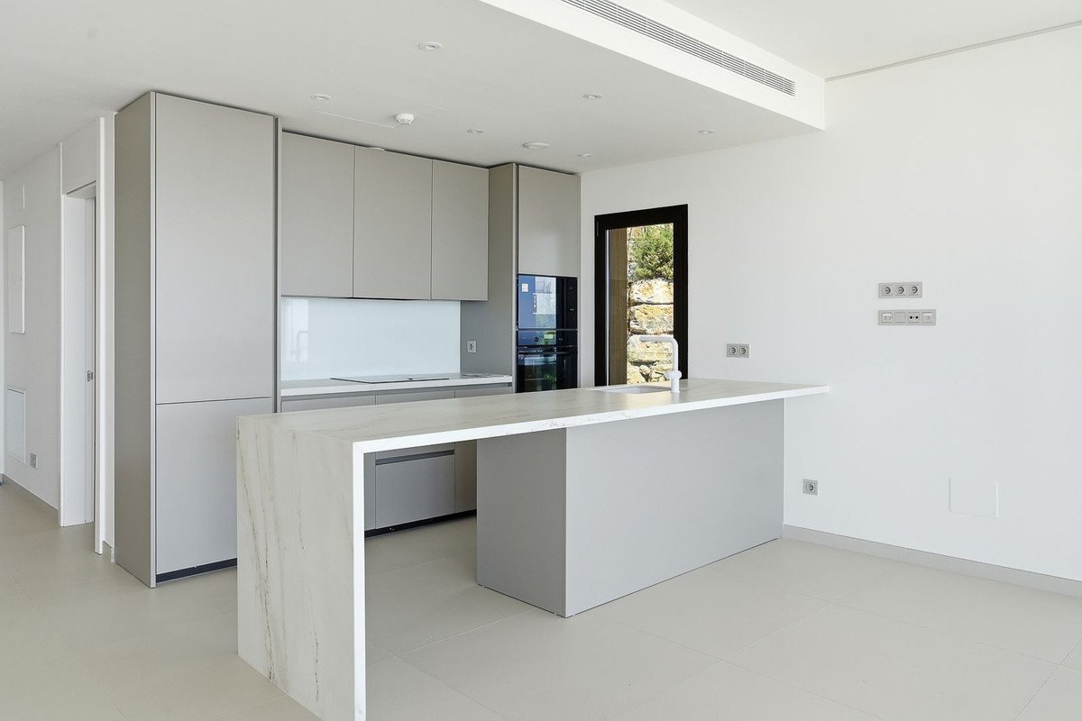 3 Bed Middle Floor Apartment in Fuengirola