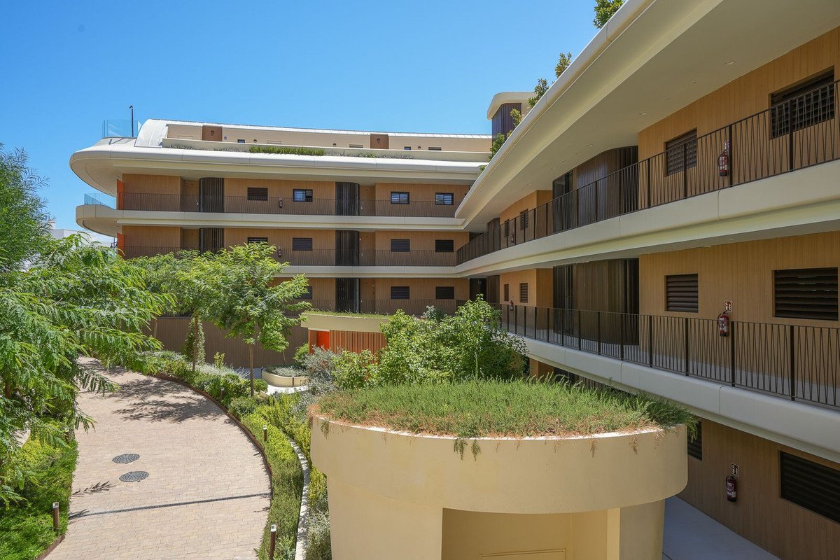 3 Bed Middle Floor Apartment in Fuengirola