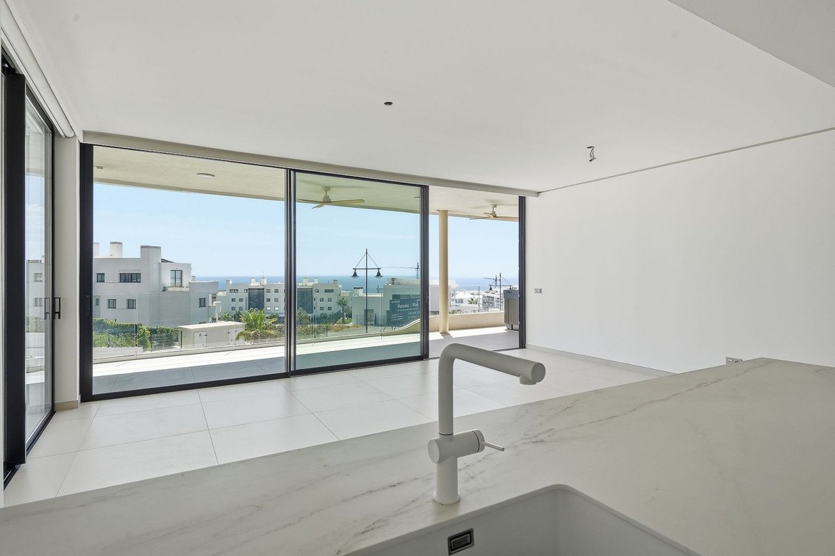 3 Bed Middle Floor Apartment in Fuengirola