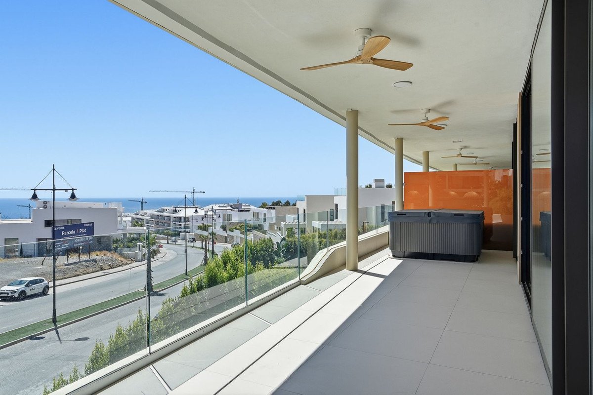 3 Bed Middle Floor Apartment in Fuengirola