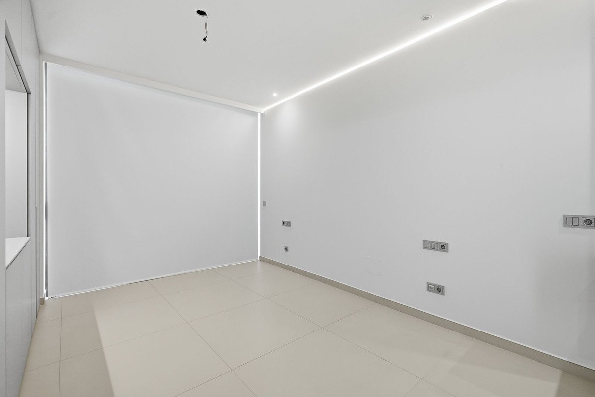 3 Bed Middle Floor Apartment in Fuengirola