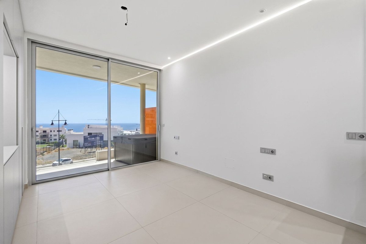 3 Bed Middle Floor Apartment in Fuengirola