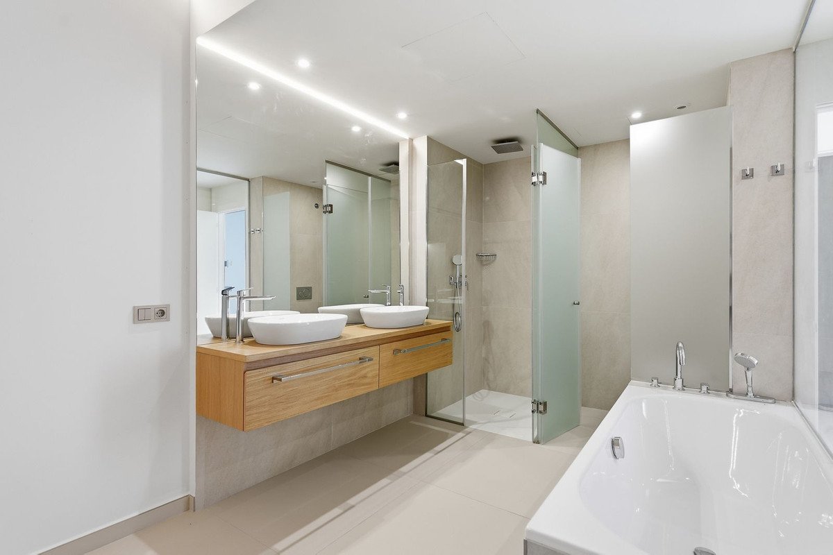 3 Bed Middle Floor Apartment in Fuengirola
