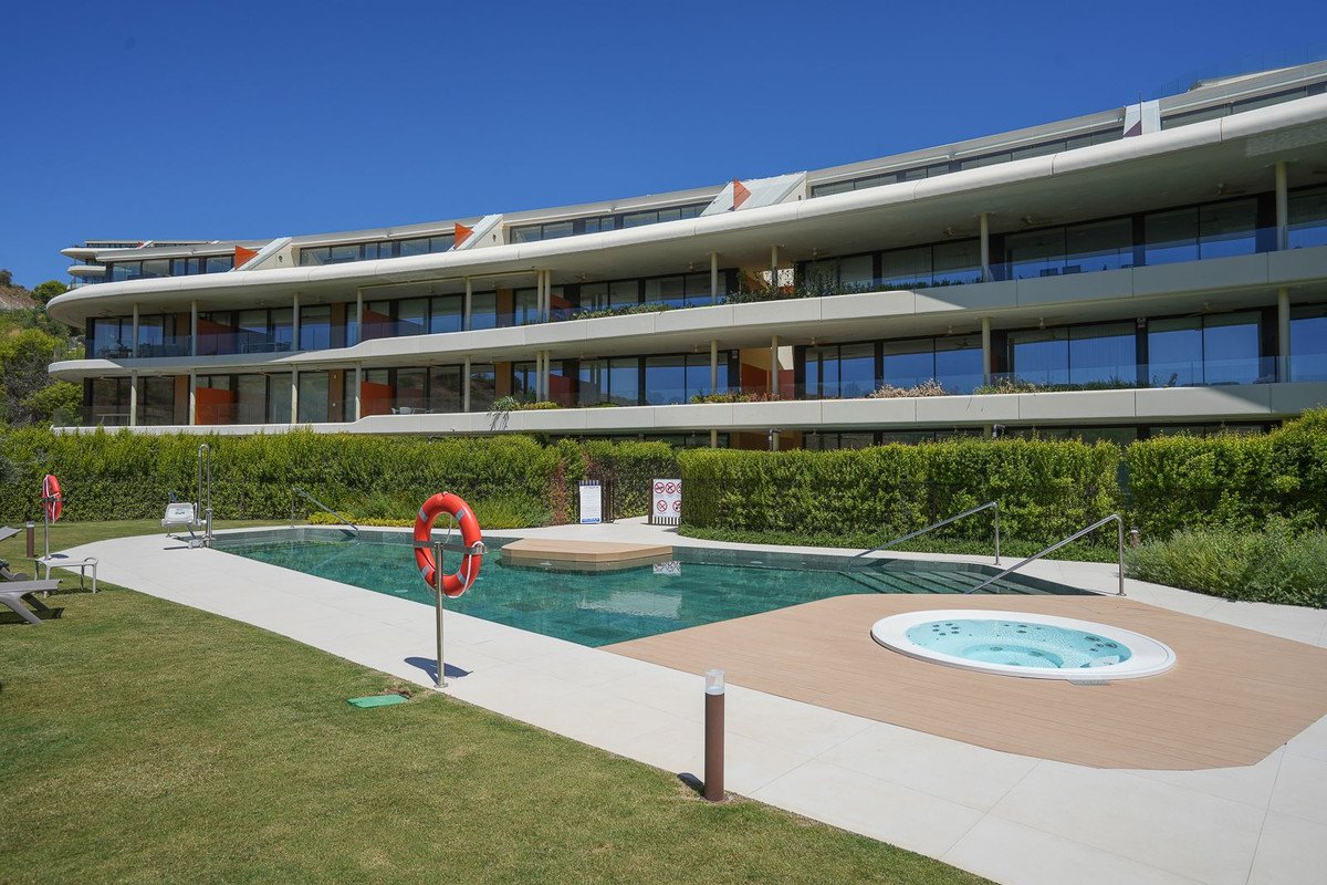 3 Bed Middle Floor Apartment in Fuengirola